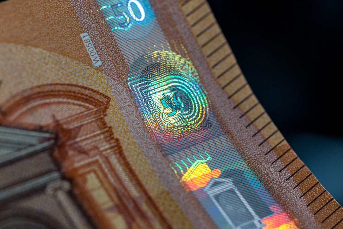 В Казанлък: таксиметров шофьор измамен с фалшиво 20 евро