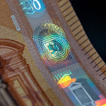 В Казанлък: таксиметров шофьор измамен с фалшиво 20 евро