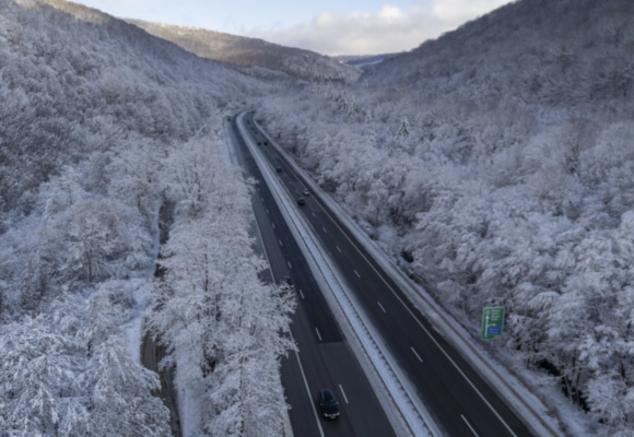 33789a2b-0532-4f3e-a71f-eda072b08c47 Движението край Кресна възстановено, пешеходец загина