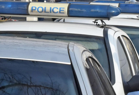 Две деца ранени при сблъсък с „Мини“ на пътен възел Мъглиж