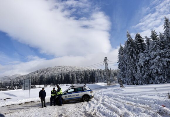 МВР започва вътрешна проверка след тройното убийство край Петрохан