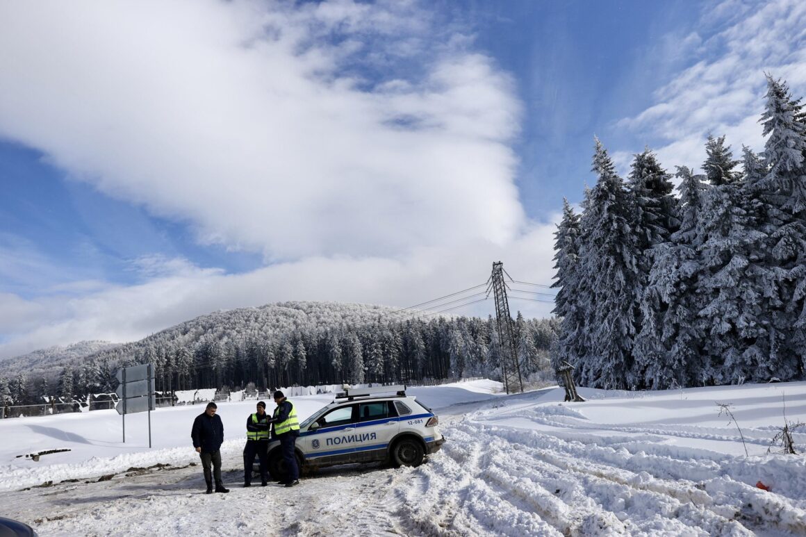 Стопани край хижата на Петрохан: твърдят, че в момента на убийствата нямаше ток