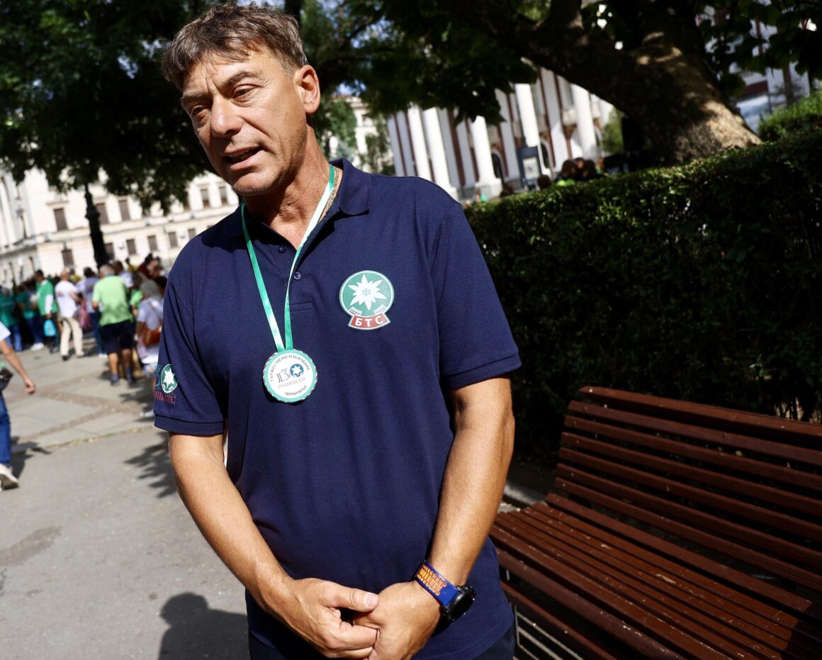 af355861-9f7d-4fb6-90cc-8ffe34d94248 Хижата беше препродадена на „бай Фидос“ през 2005–2006 г. — как стана това?